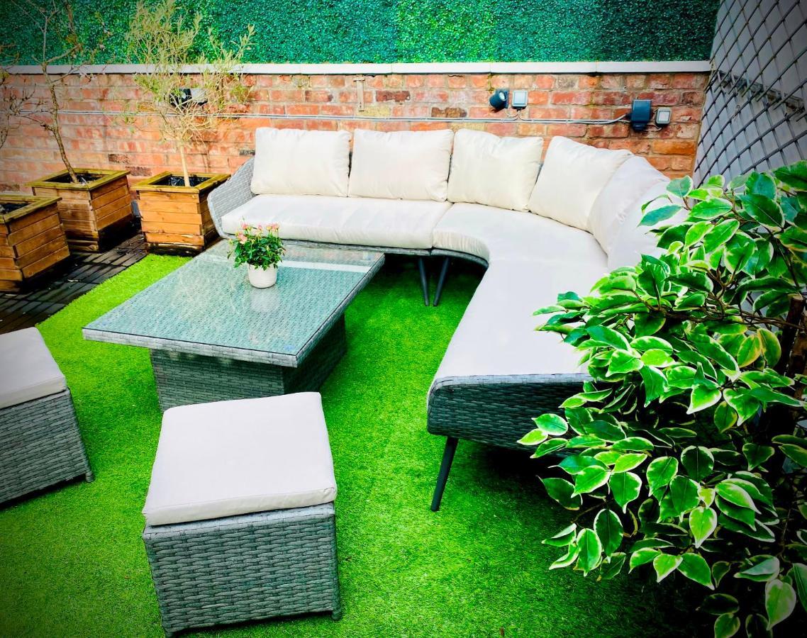 Pass The Keys Superbly Located Handsome Georgian Townhouse Шрусбъри Екстериор снимка