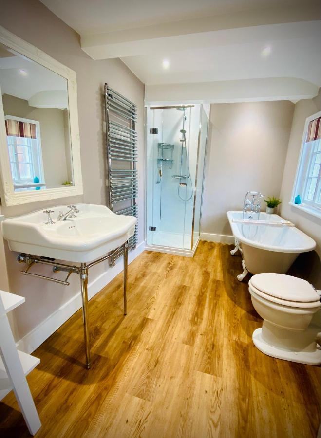 Pass The Keys Superbly Located Handsome Georgian Townhouse Шрусбъри Екстериор снимка