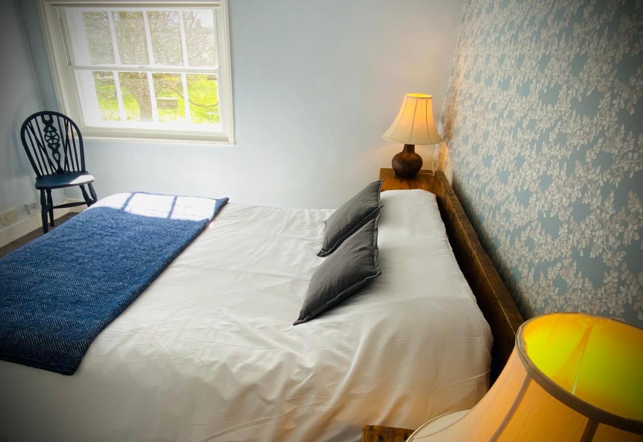 Pass The Keys Superbly Located Handsome Georgian Townhouse Шрусбъри Екстериор снимка