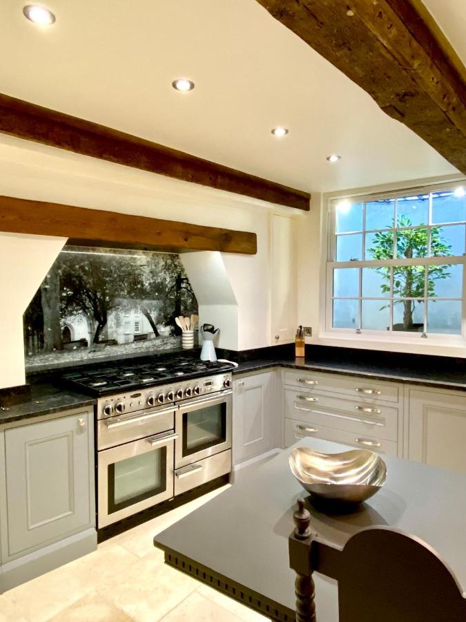 Pass The Keys Superbly Located Handsome Georgian Townhouse Шрусбъри Екстериор снимка