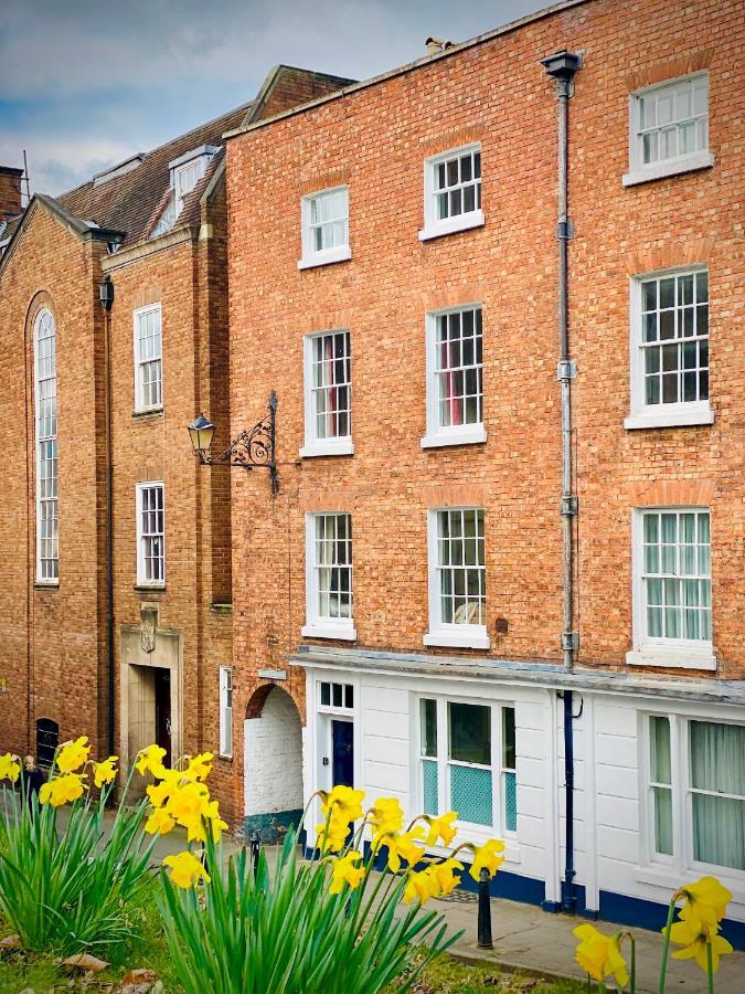 Pass The Keys Superbly Located Handsome Georgian Townhouse Шрусбъри Екстериор снимка