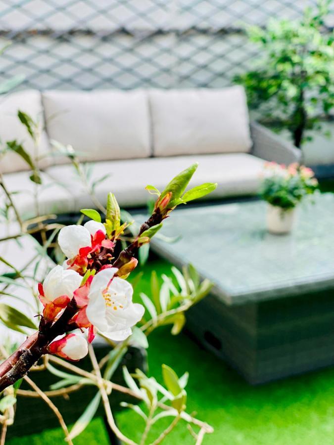 Pass The Keys Superbly Located Handsome Georgian Townhouse Шрусбъри Екстериор снимка