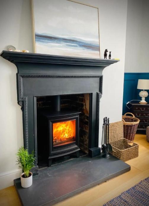 Pass The Keys Superbly Located Handsome Georgian Townhouse Шрусбъри Екстериор снимка