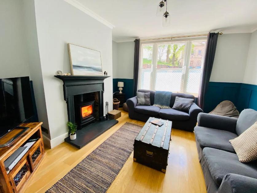 Pass The Keys Superbly Located Handsome Georgian Townhouse Шрусбъри Екстериор снимка