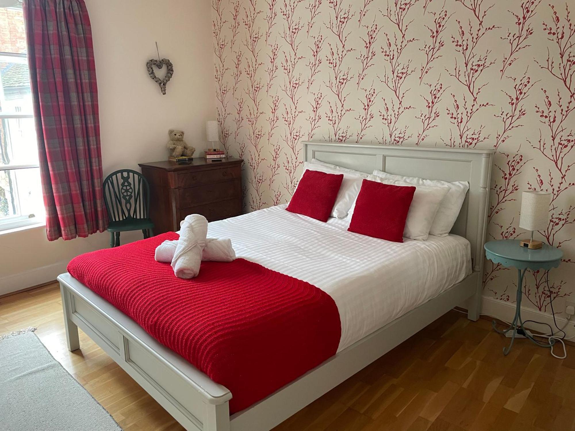 Pass The Keys Superbly Located Handsome Georgian Townhouse Шрусбъри Екстериор снимка